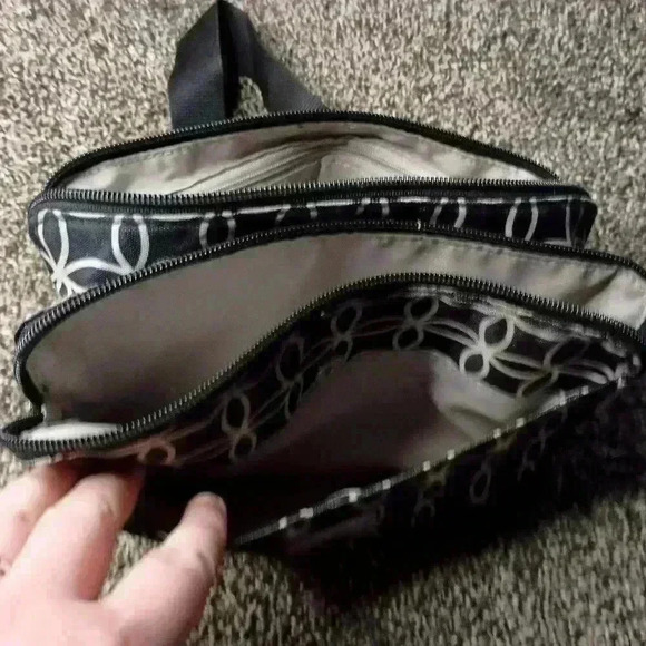 2 FOR 25$ Baggallini crossbody purse - Picture 2 of 5